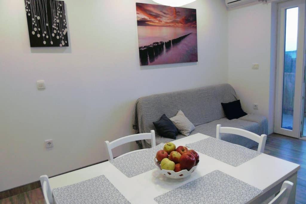 Apartman Greta Sukošan Bagian luar foto