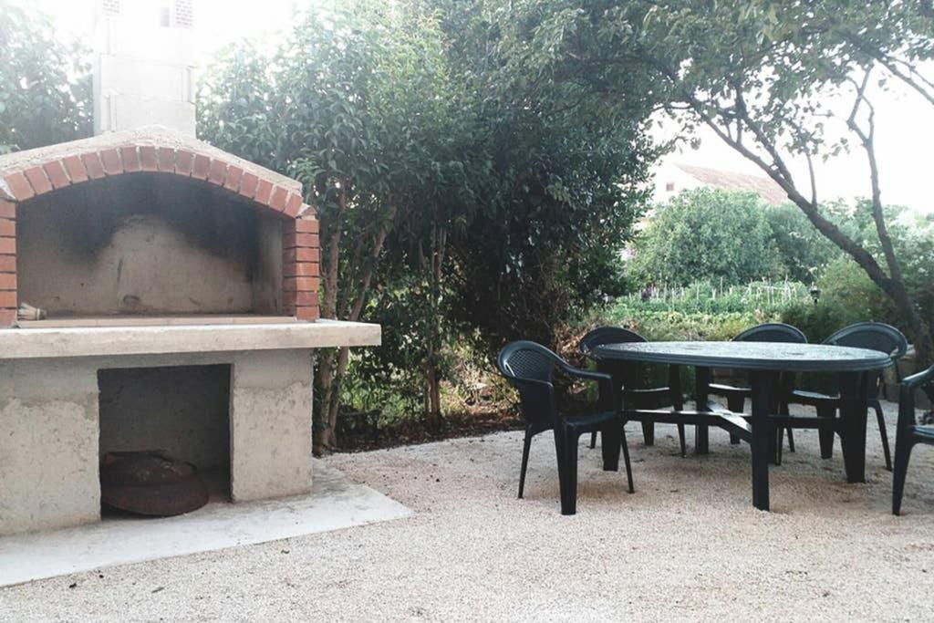 Apartman Greta Sukošan Bagian luar foto
