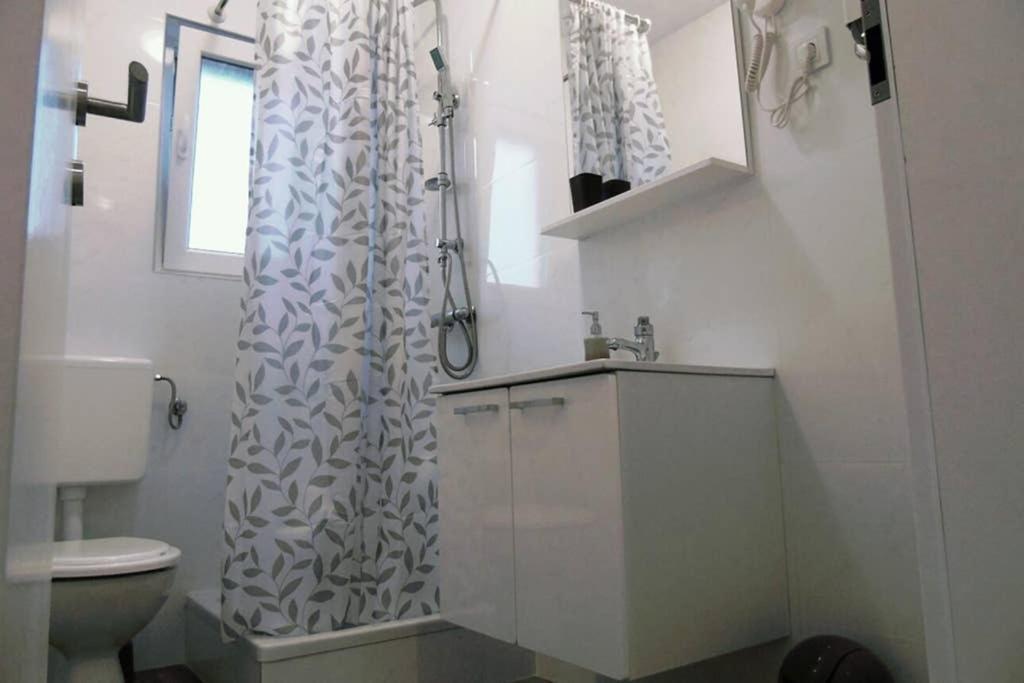 Apartman Greta Sukošan Bagian luar foto