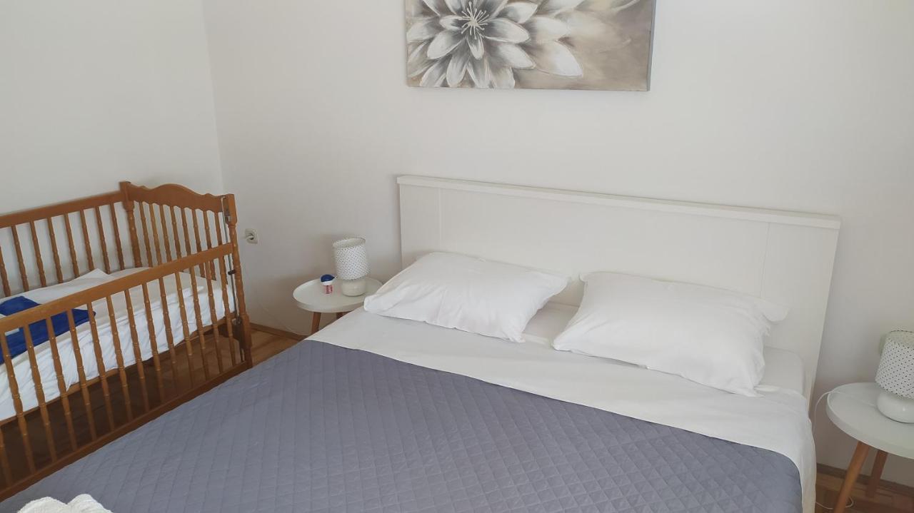 Apartman Greta Sukošan Bagian luar foto