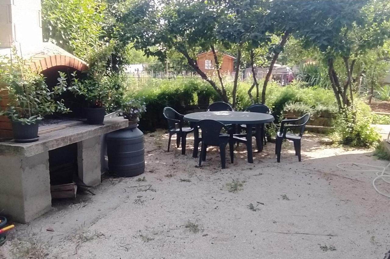 Apartman Greta Sukošan Bagian luar foto